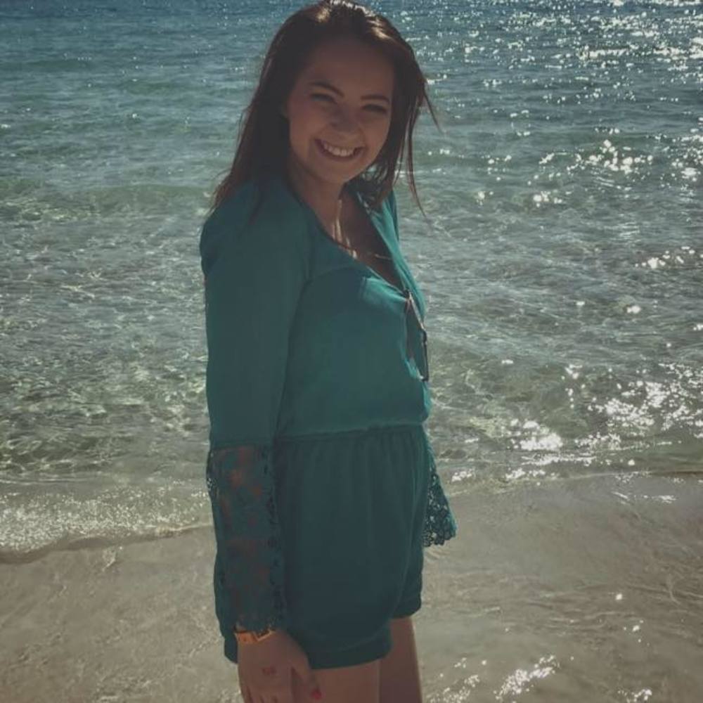 Meet your Posher, Courtney - Picture 1 of 1